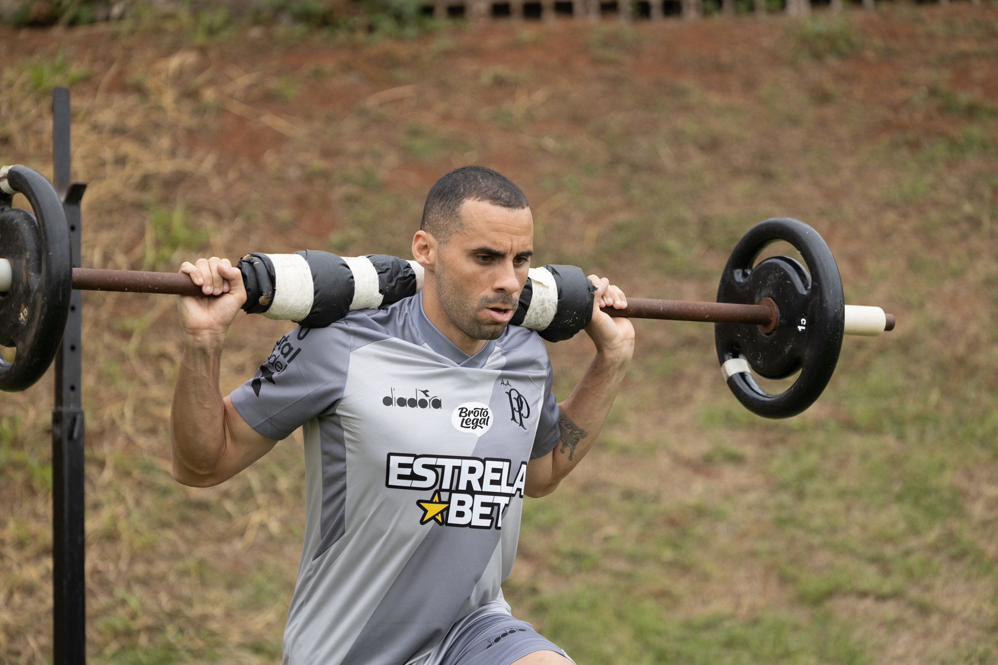 Ponte Preta confirma quatro jogadores e anuncia novo auxiliar técnico