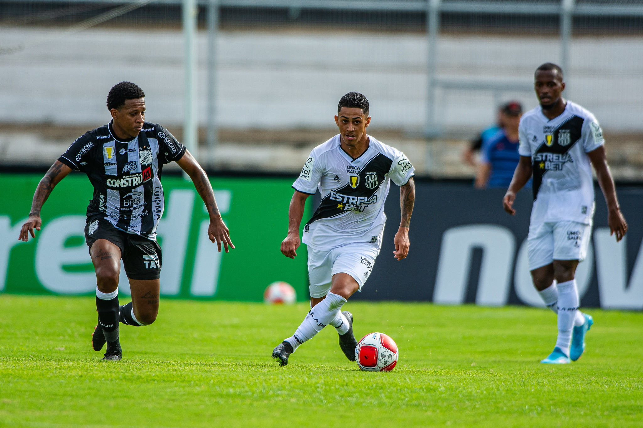 Recuperado de lesão, Dodô deve ser relacionado para duelo contra o Palmeiras