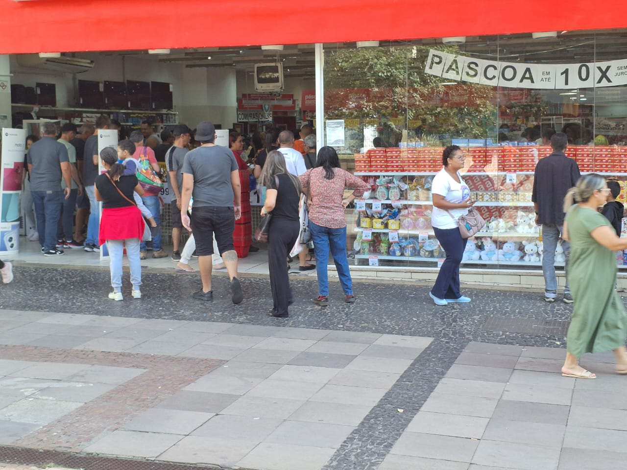 Sábado tem lojas que vendem ovos de páscoa lotadas em Campinas