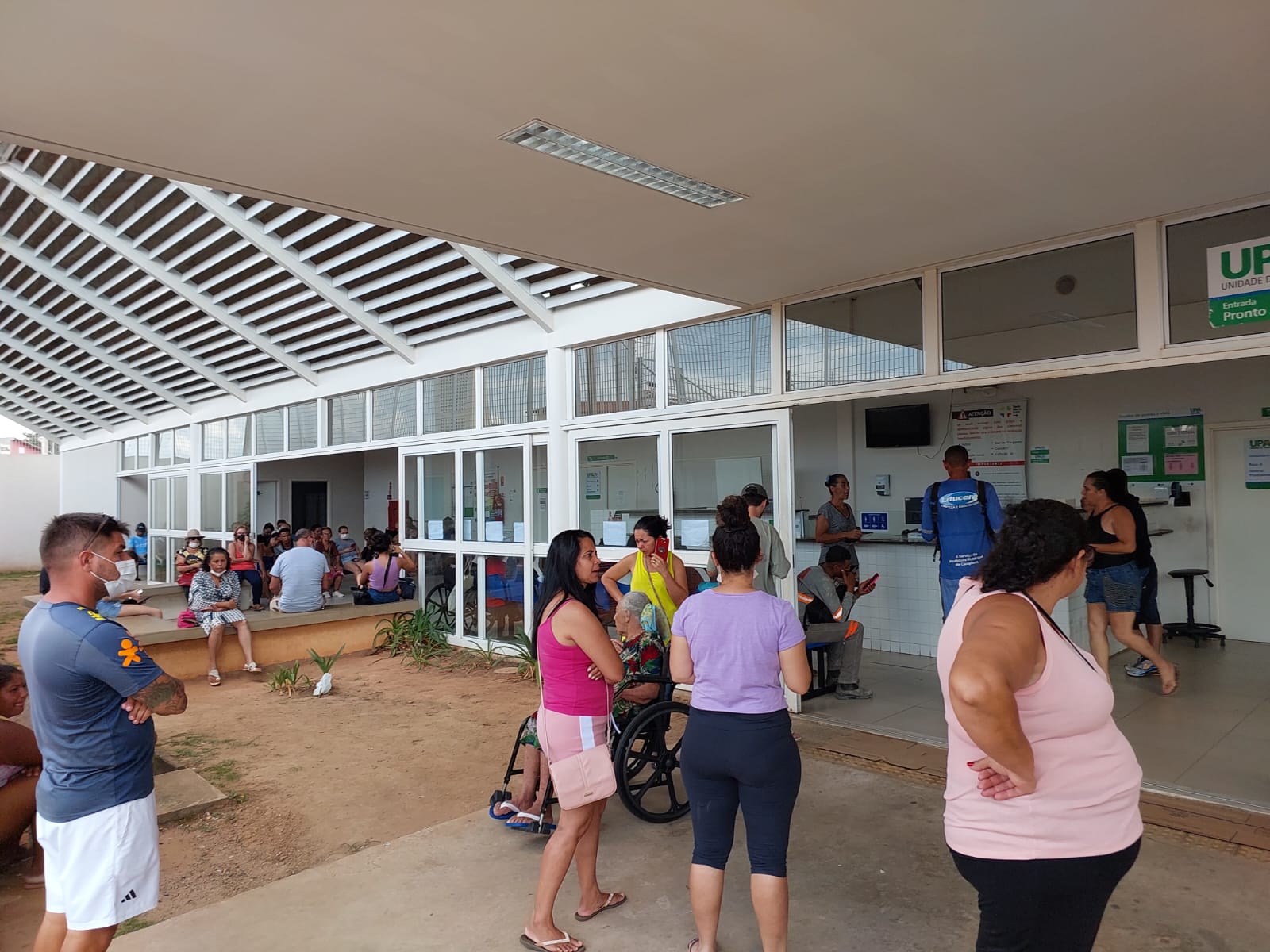 Pacientes relatam demora e falta de médicos na UPA Carlos Lourenço