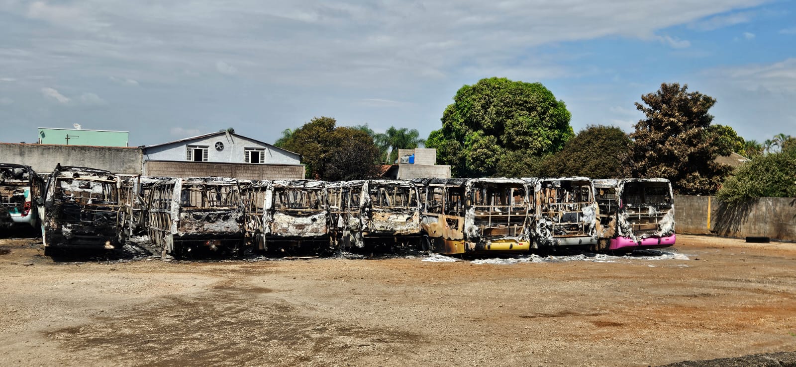Alunos de Jaguariúna conseguiram ir à escola após incêndio em garagem de ônibus