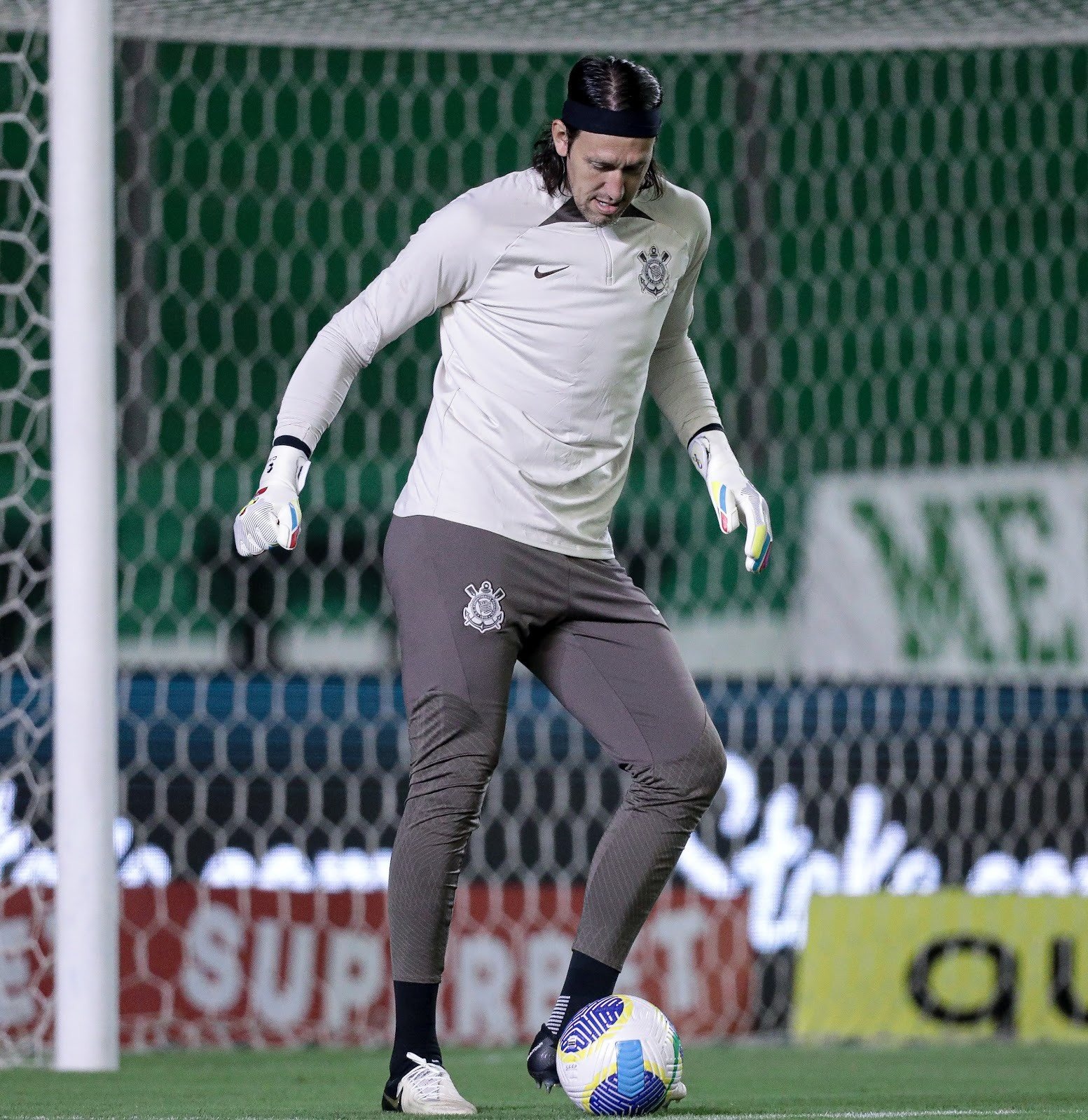 Cássio reconhece falha, mas faz cobrança aos atletas do Corinthians