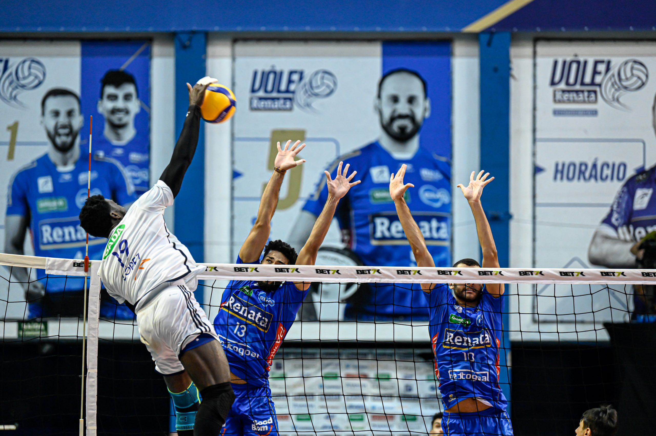 Cruzeiro vence Vôlei Renata e leva decisão para o terceiro jogo nos playoffs da Superliga
