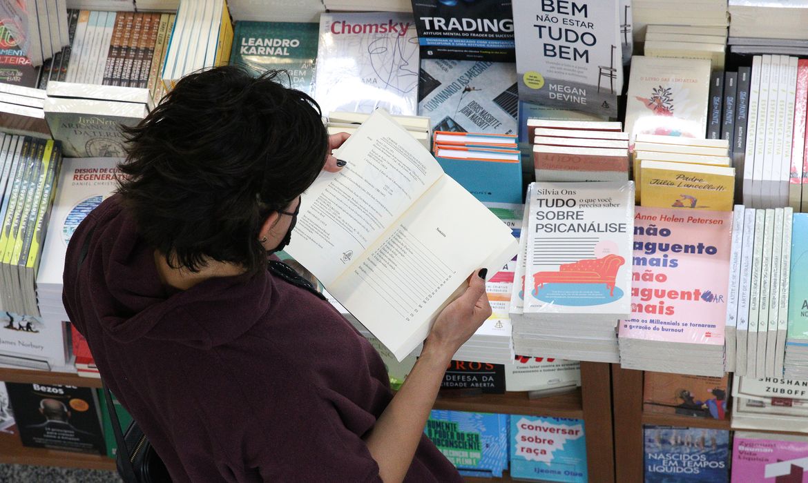 Dia Mundial do Livro: Brasil perde 4,6 milhões de leitores nos últimos 4 anos