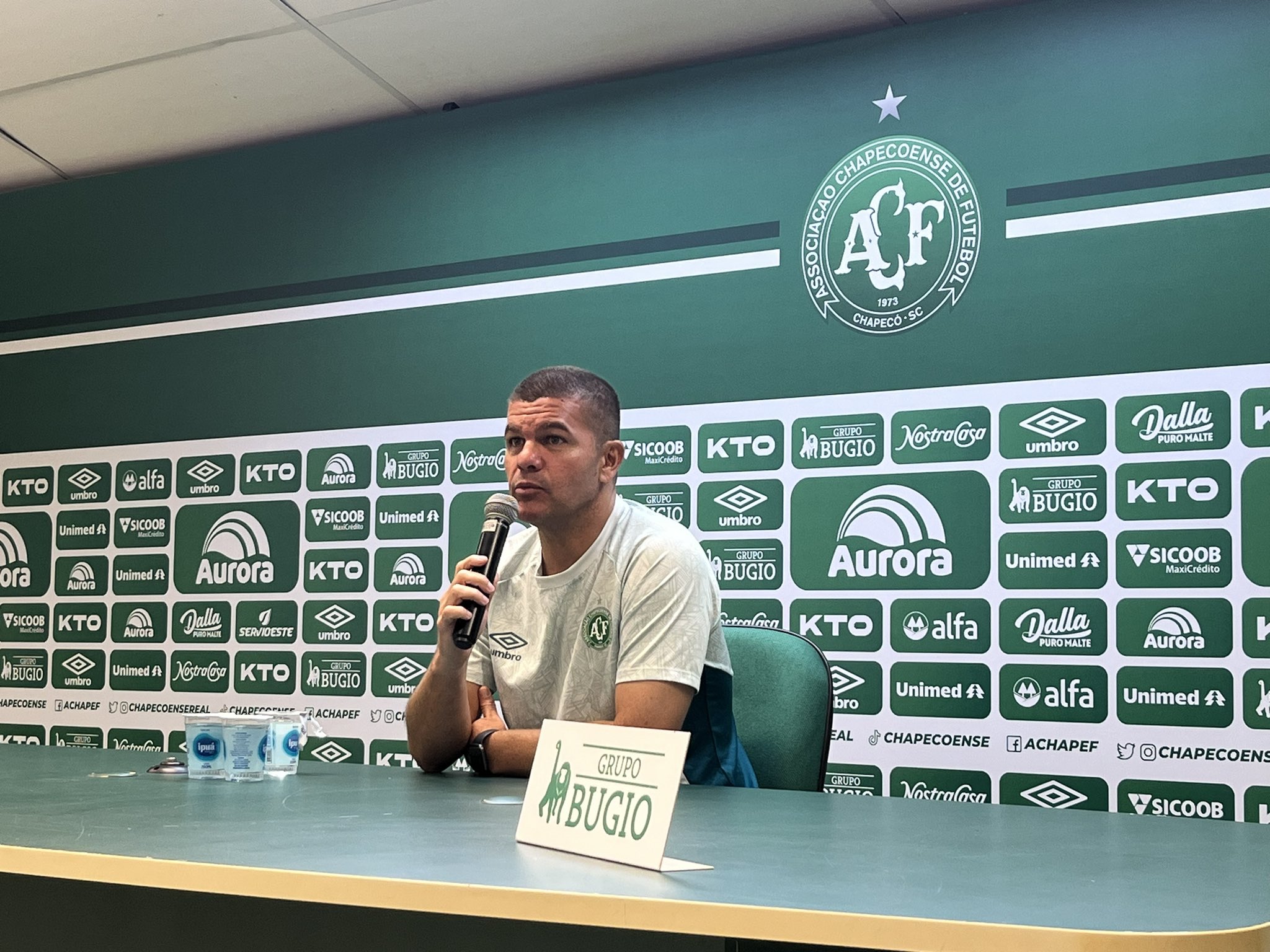 Ex-bugrinos são atrações da Chapecoense no duelo no Brinco Ouro