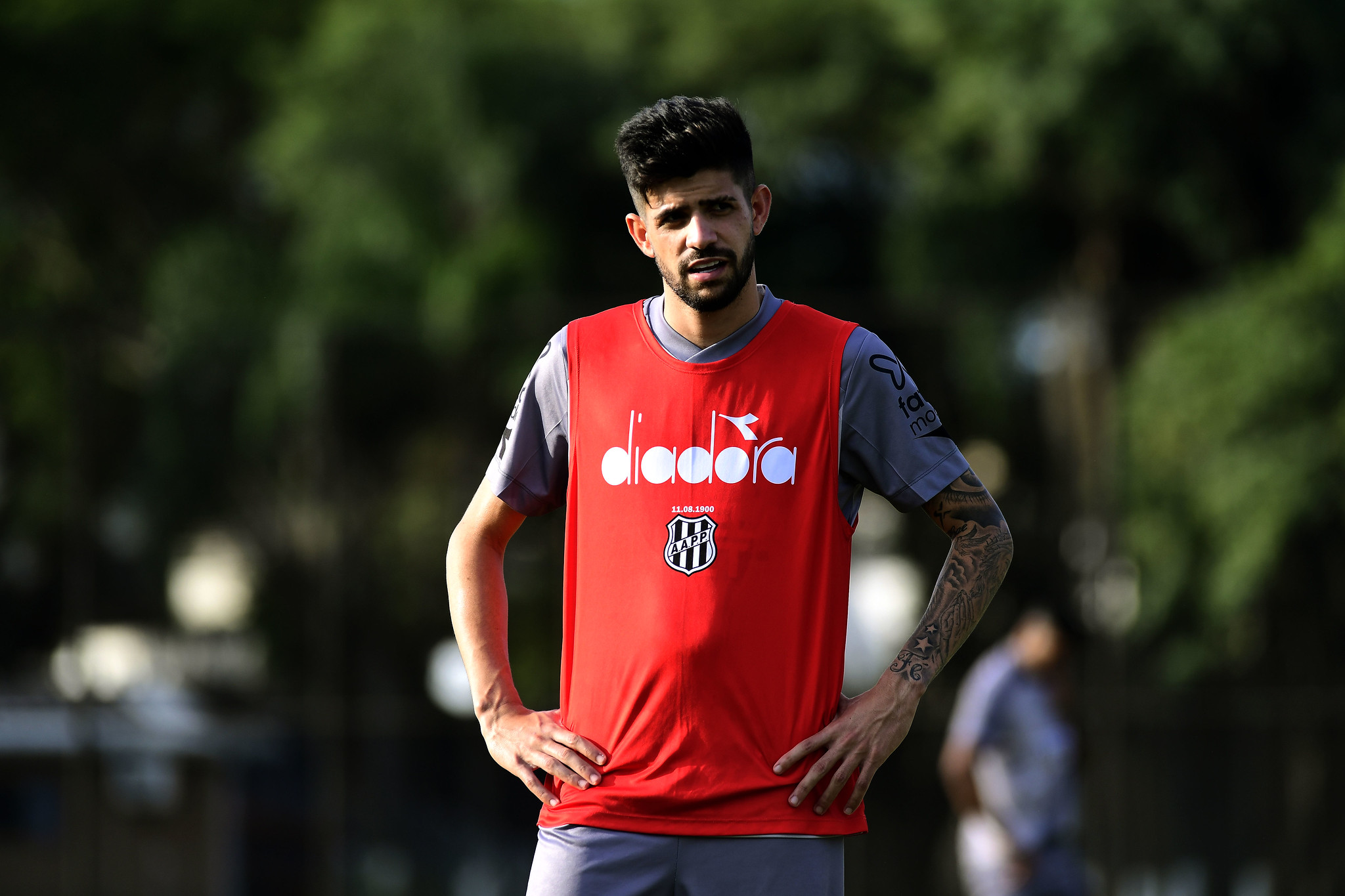 Ponte Preta confirma contratação de Matheus Régis e do goleiro William Assmann