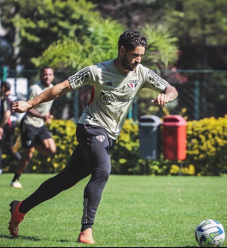 Santos estuda dar oportunidade a Alexandre Pato na Série B