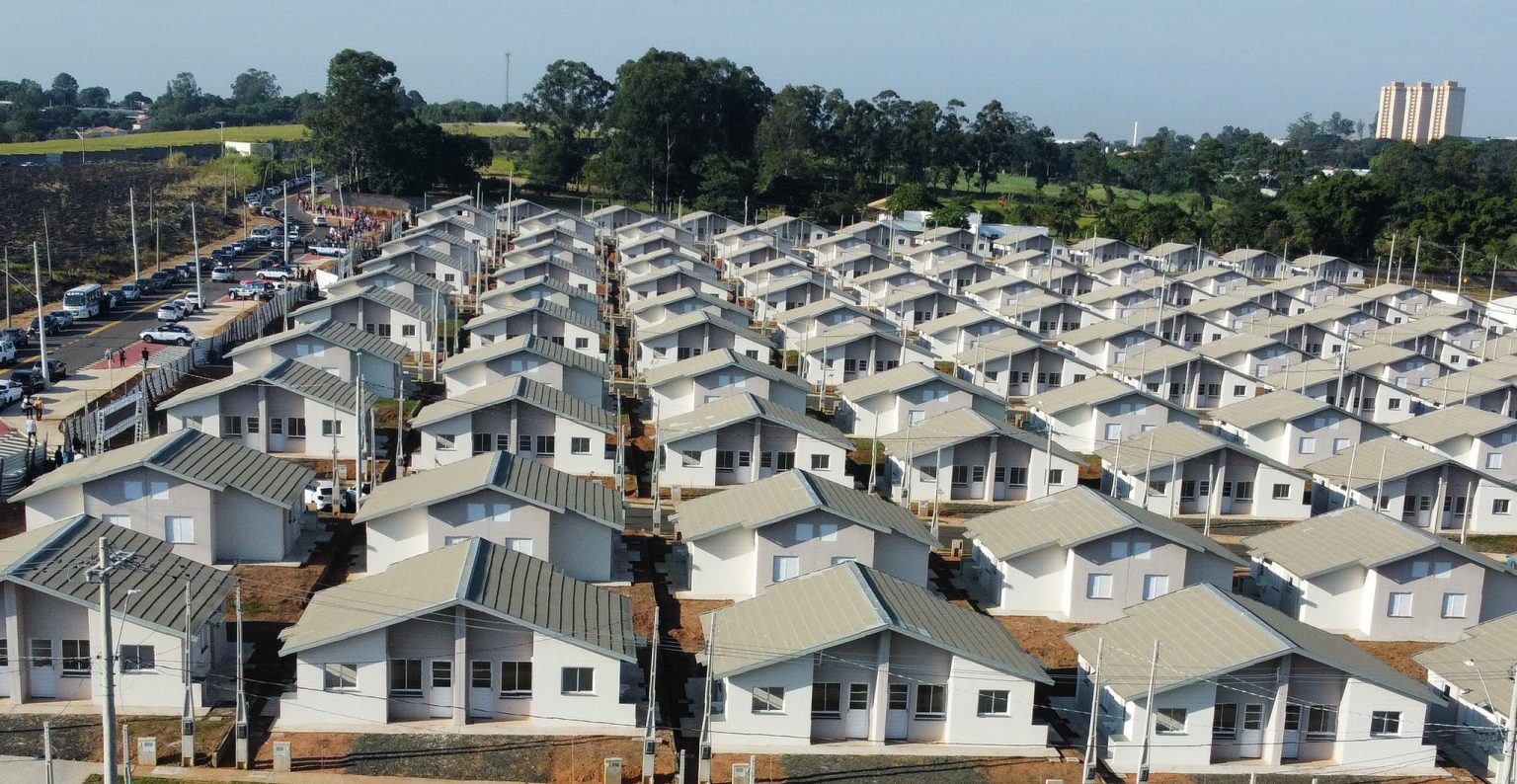 Governador de SP entrega casas em Americana e inaugura praça em Hortolândia