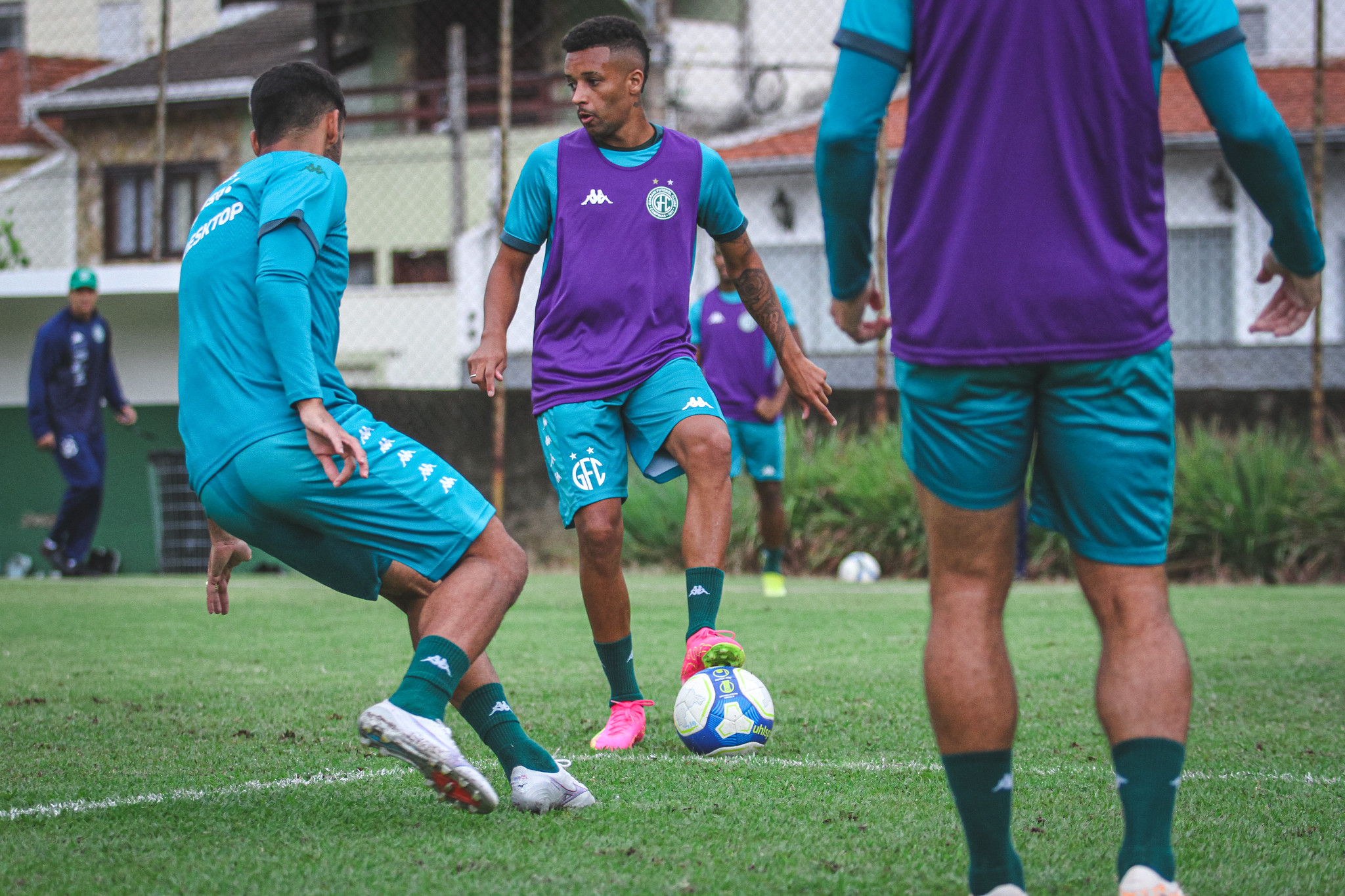 Adell e Bruno Oliveira podem ficar à disposição de Júnior Rocha para duelo em Mirassol