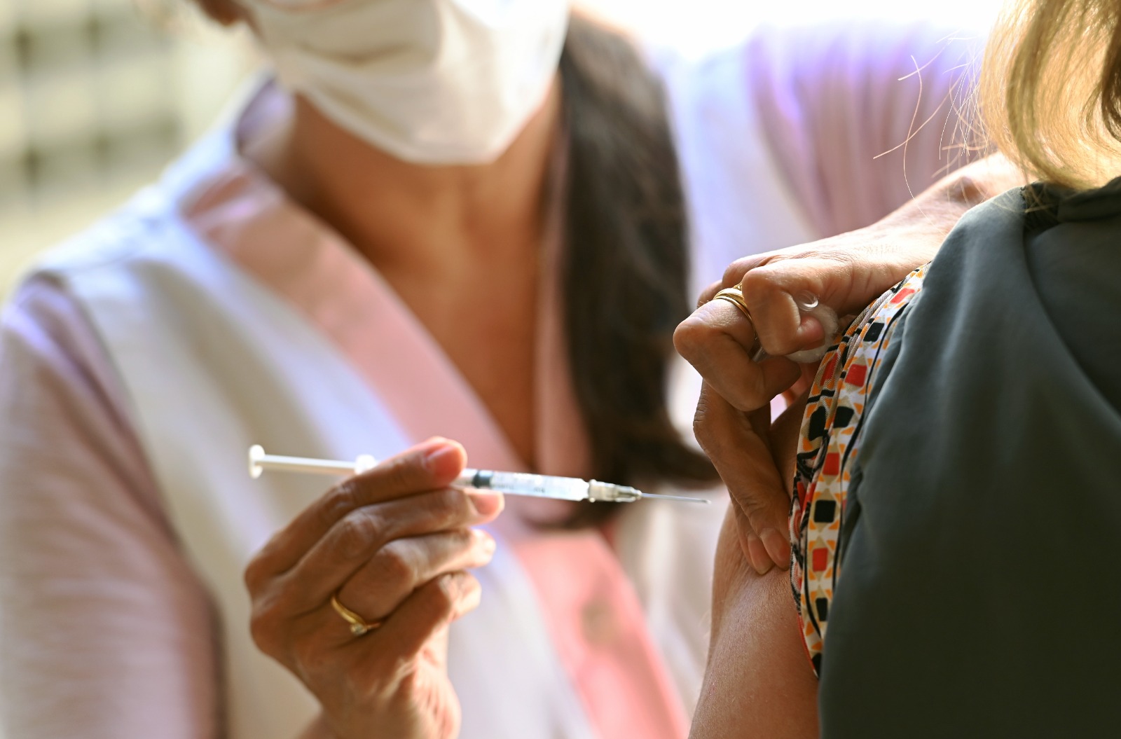 Estado inicia distribuição de mais de 500 mil doses contra a covid-19 