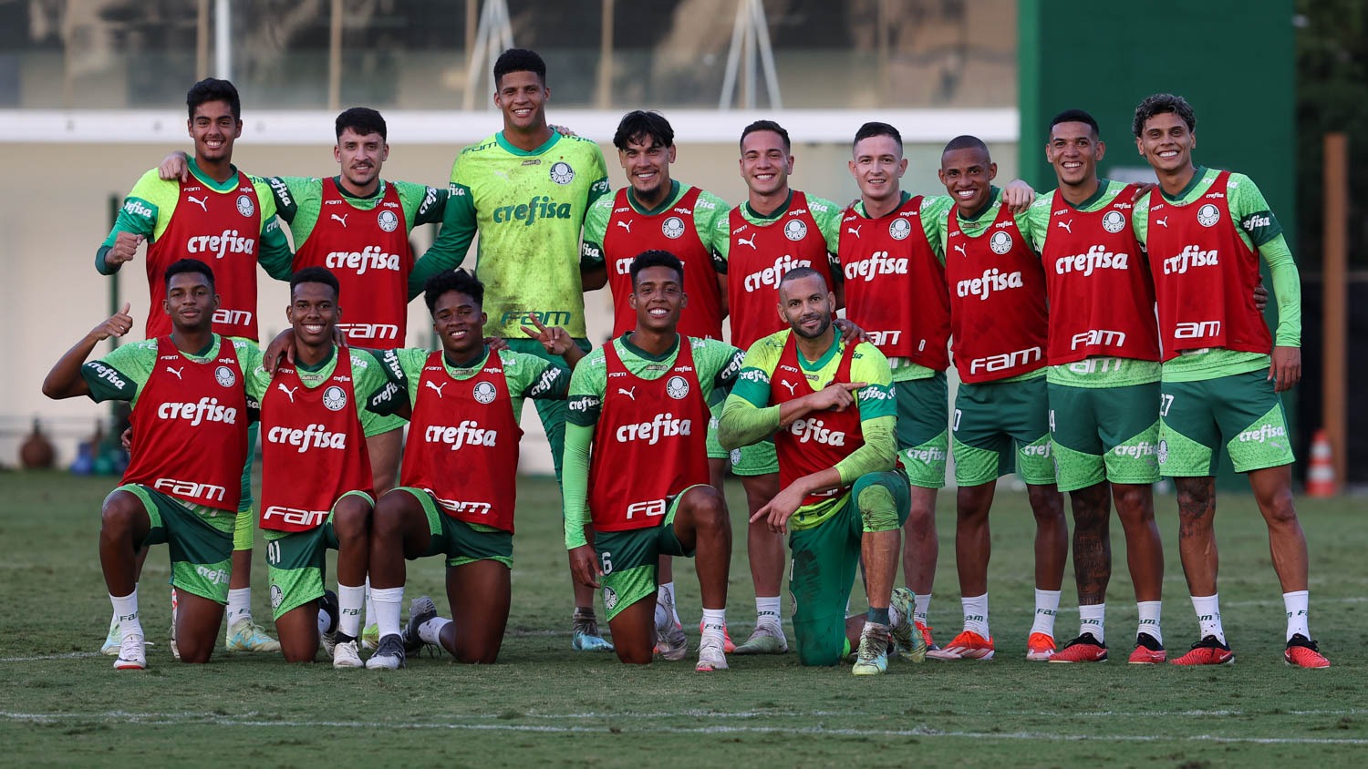 Completo, Palmeiras enfrenta o Botafogo-SP pela Copa do Brasil