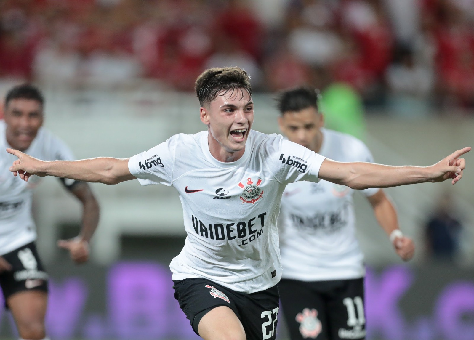 Em alta, Breno Bidon comemora boa fase no Corinthians