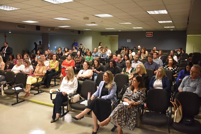 Estado realiza encontro com agentes públicos para aprimorar gestão de recursos sociais