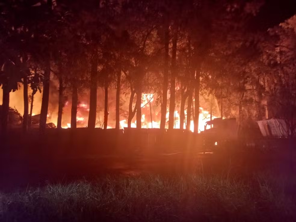 Incêndio atinge empresa de recicláveis em Santa Bárbara d’Oeste