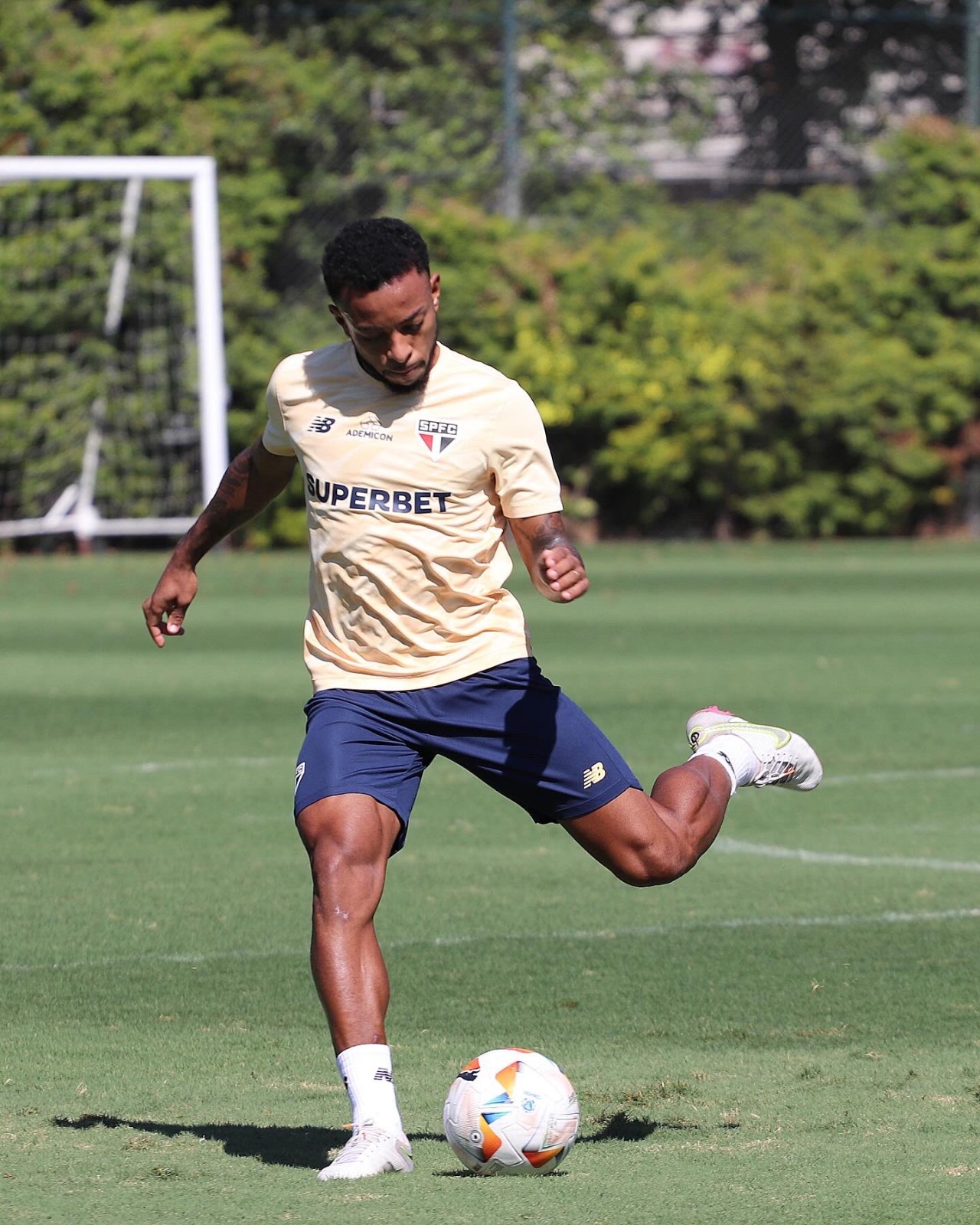 Lateral-esquerdo Welington está perto de voltar ao time elenco do São Paulo
