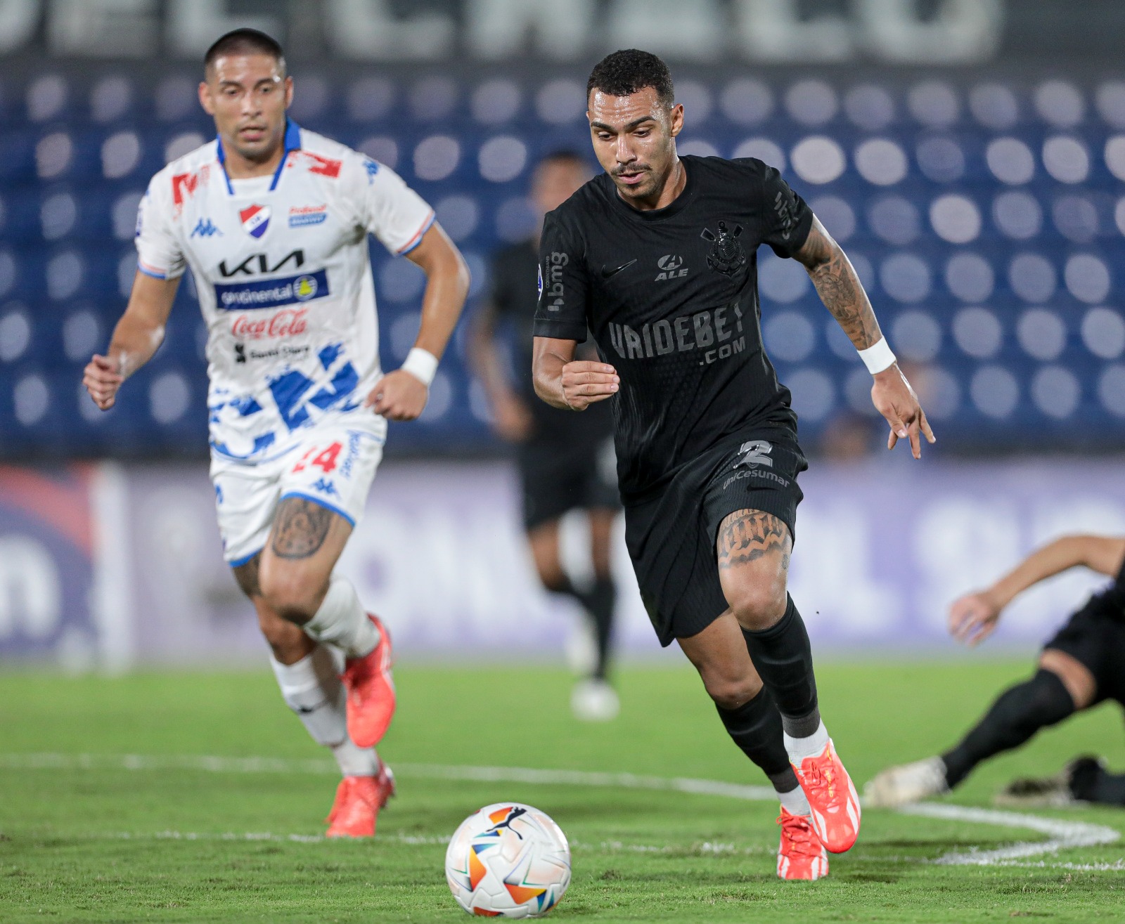 Matheuzinho sofre entorse e pode desfalcar o Corinthians nos próximos jogos
