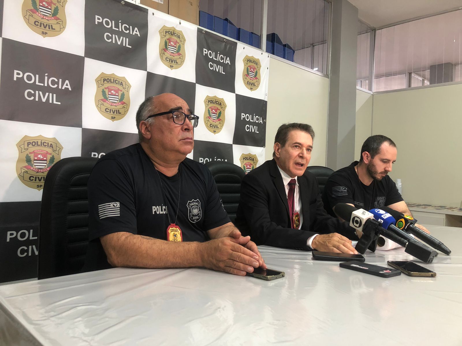 Operação contra venda de loteamentos apreende 66 veículos em lojas de Hortolândia