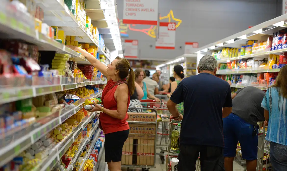 Preço da cesta básica e consumo do brasileiro sobem no primeiro semestre de 2024