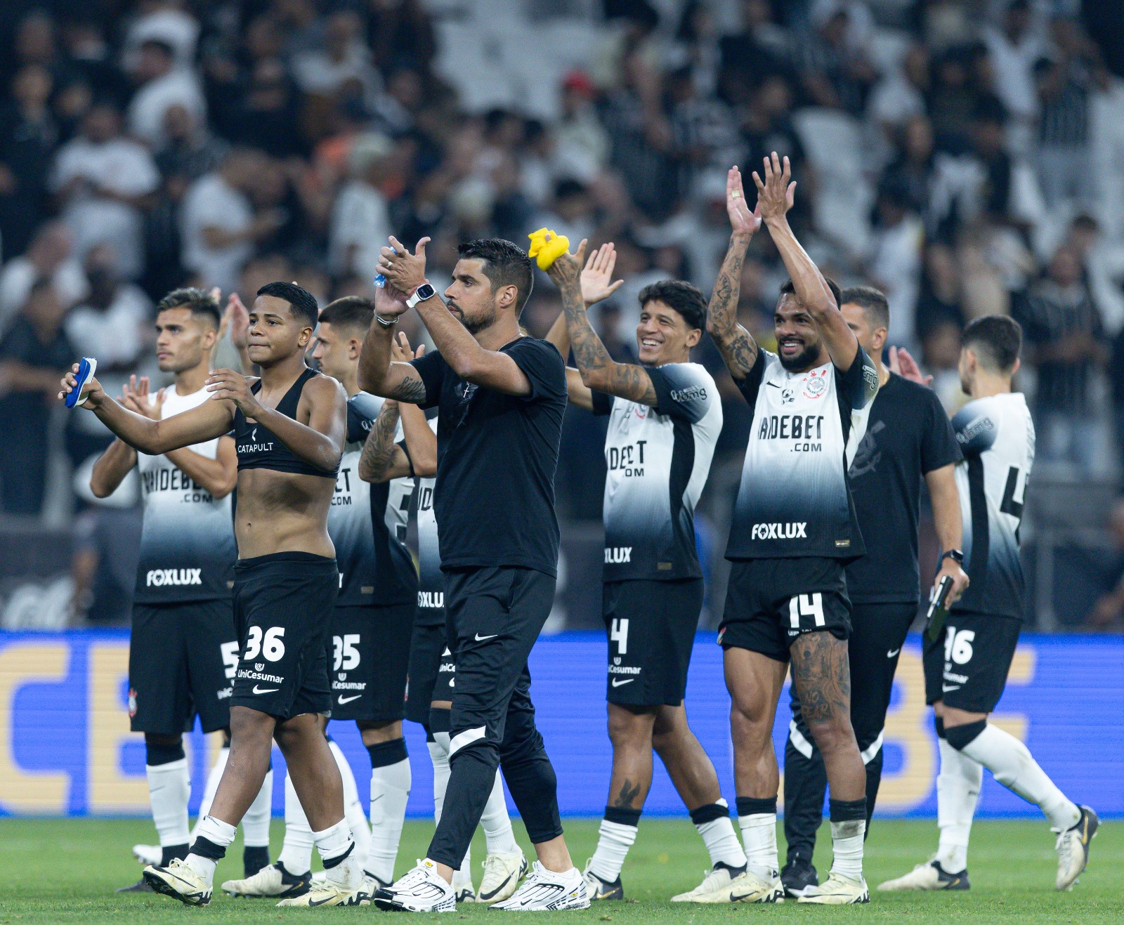 Preocupado, António Oliveira quer reforços no Corinthians