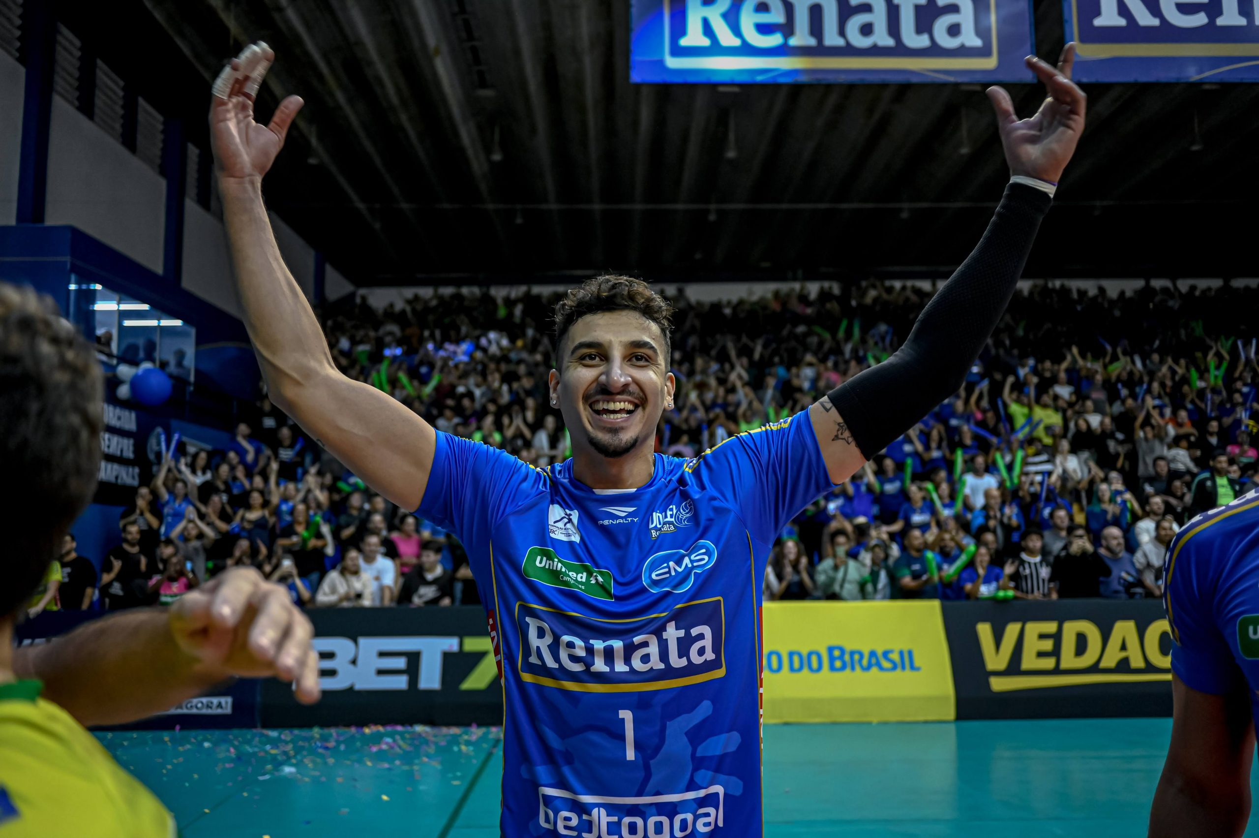 Vôlei Renata renova contrato com o argentino Bruno Lima