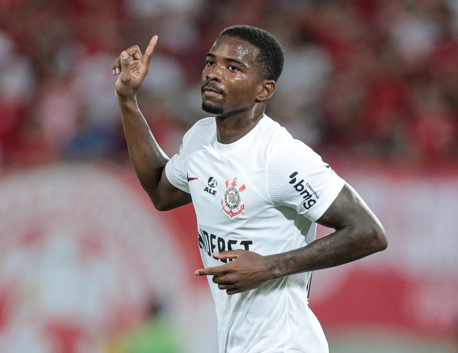 Zagueiro Cacá fala em fazer história com a camisa do Corinthians