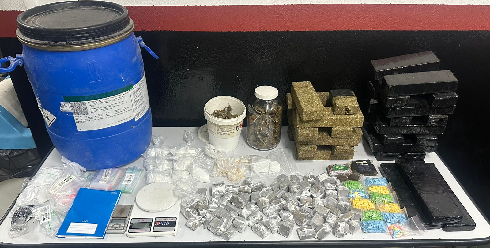Baep apreende 31 tijolos de maconha em operação no Novo Flamboyant