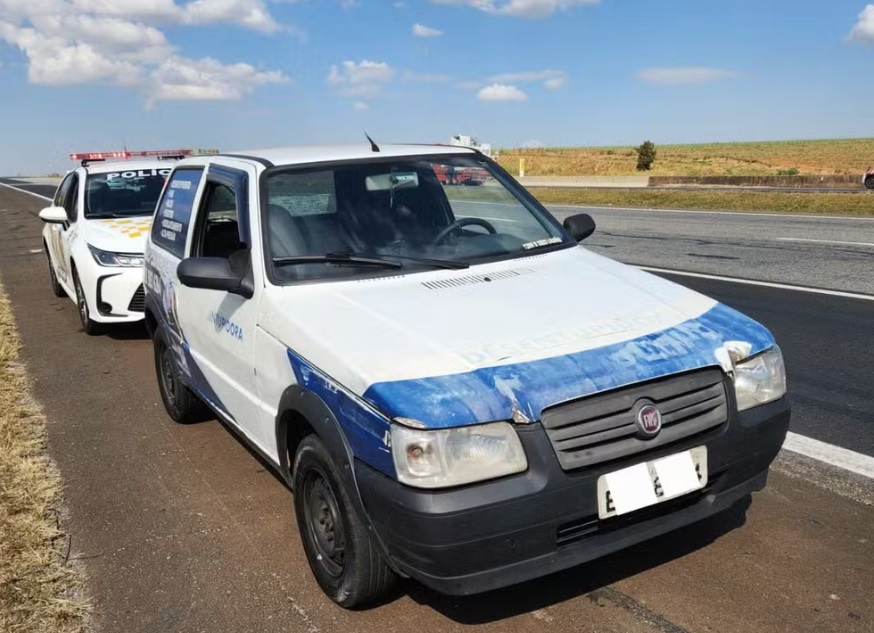 Carro com mais de R$ 160 mil em multas é apreendido na Rodovia dos Bandeirantes