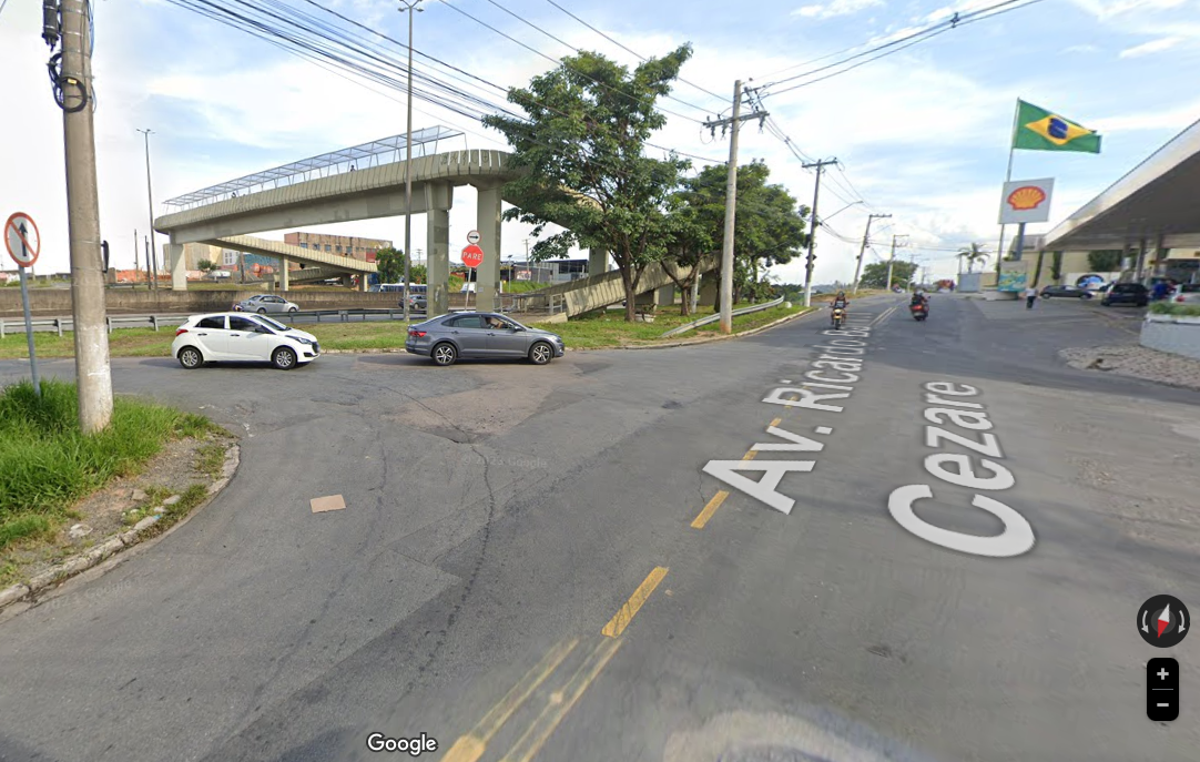 Passageiros cobram sinalização em ponto de ônibus na Santos Dumont