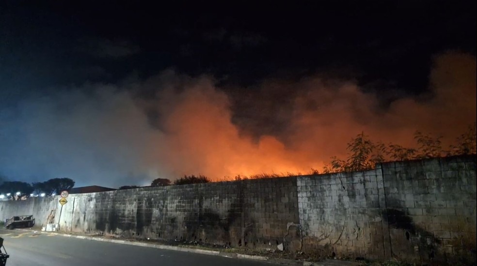 Incêndio atinge área de mata próxima ao complexo penitenciário