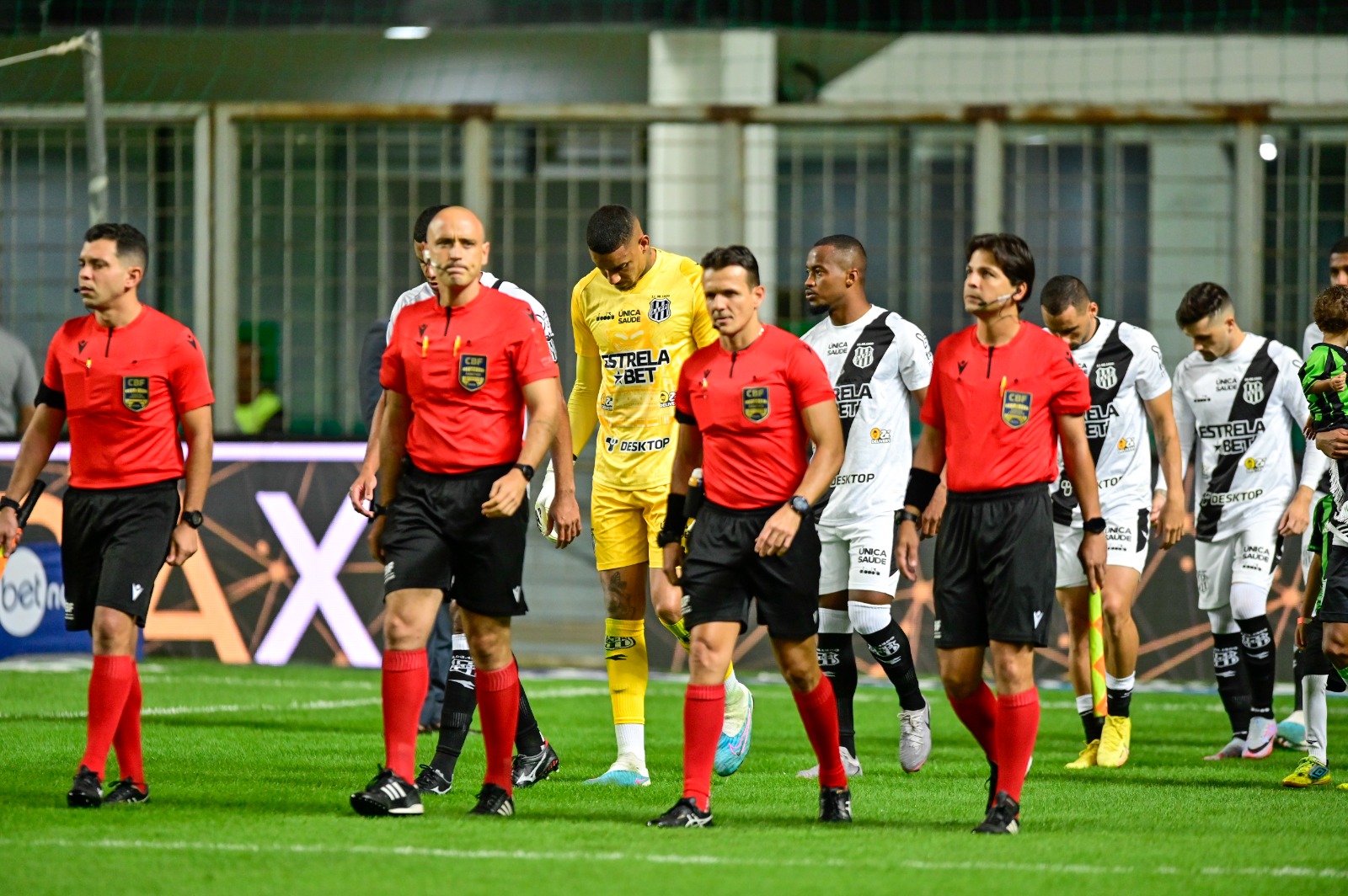 Nelsinho Baptista lamenta erros contra o América, mas afirma evolução na Ponte Preta