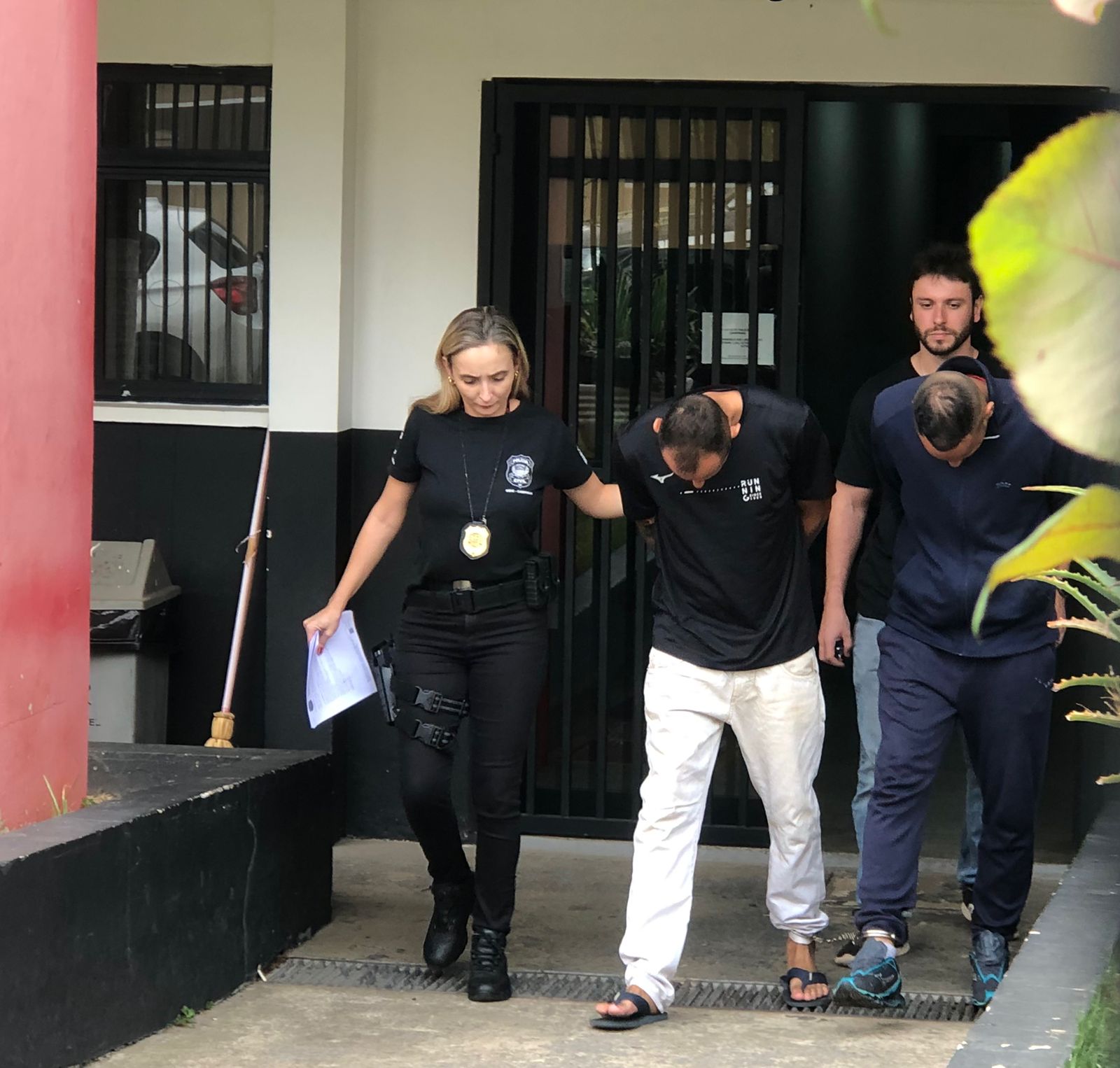 Polícia Civil faz operação para prender criminosos que roubaram residência em Atibaia