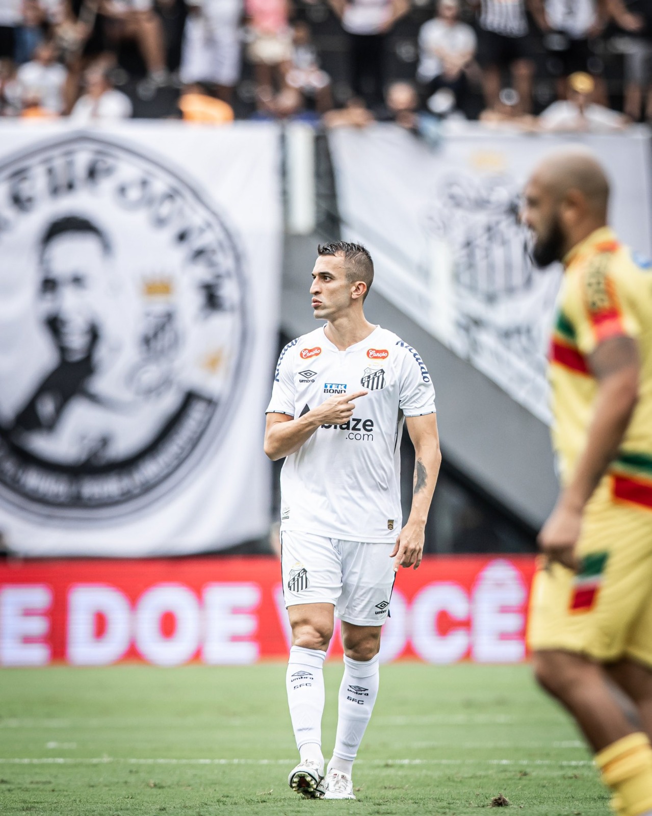 Santos recebe o Botafogo-SP no estádio do Café para recuperar liderança da Série B