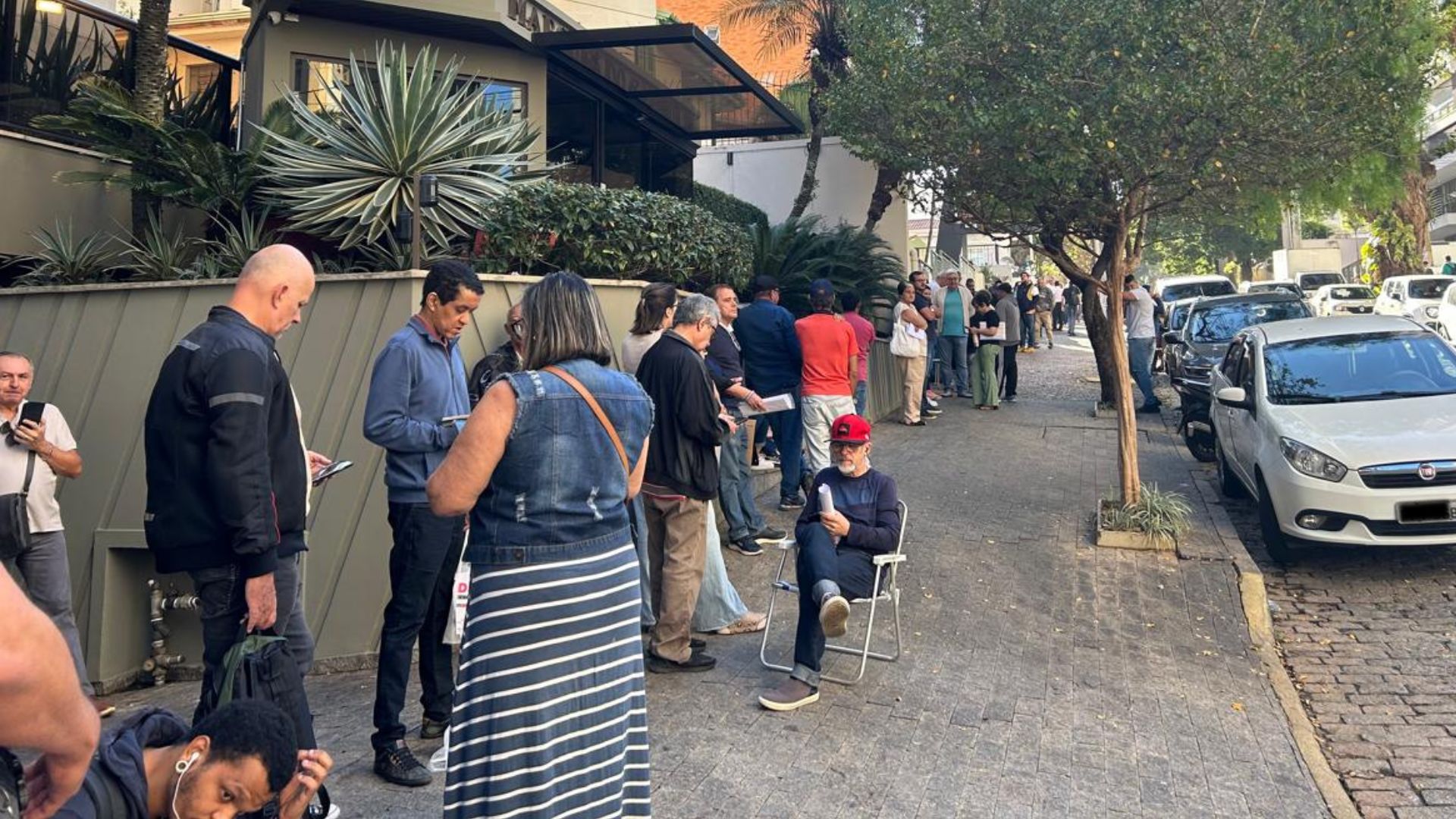 Servidores formam fila no último dia para evitar desconto de taxa assistencial no salário