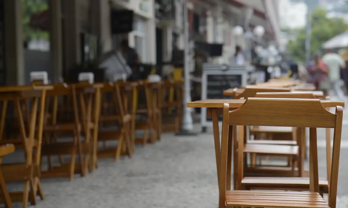 Bares e restaurantes da RMC fecham maio com saldo positivo de empregos