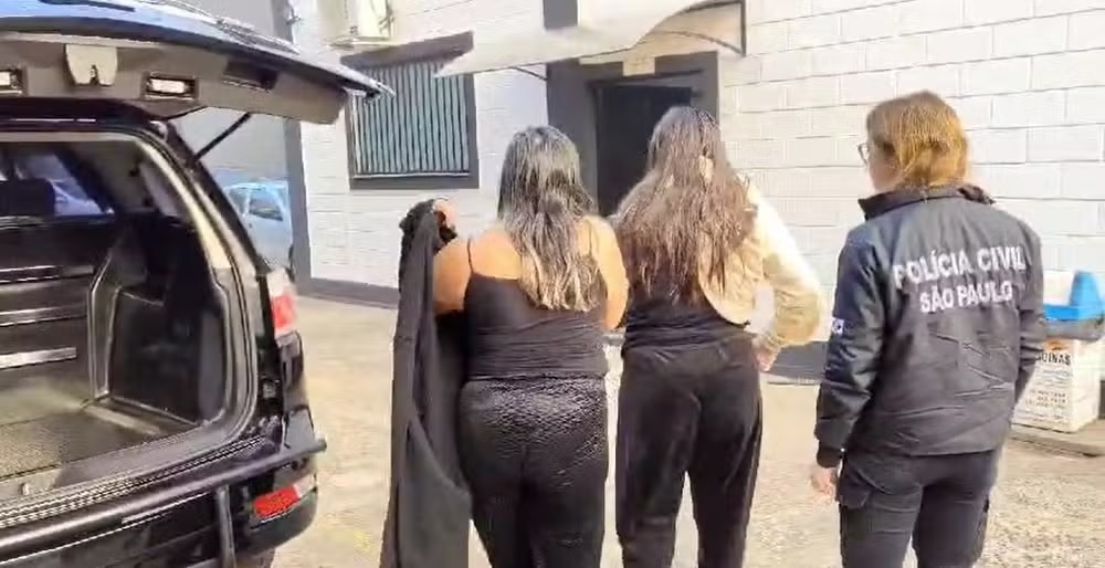 Mãe e filha são presas suspeitas de extorsão