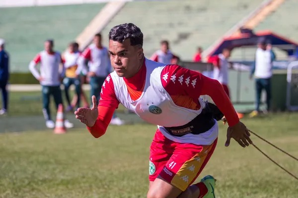 Problemas na lateral esquerda pode fazer Guarani repatriar prata da casa