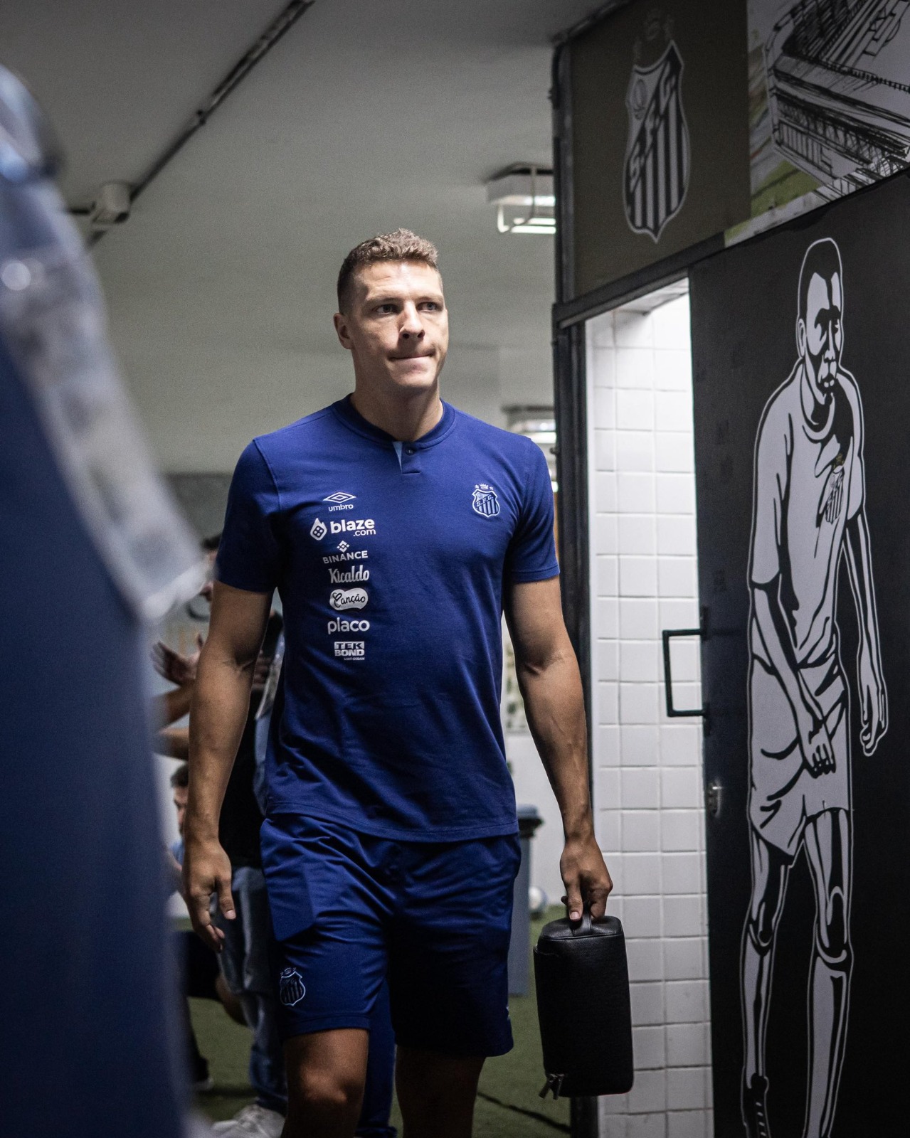 Santos joga pela liderança nesta noite contra Vila Nova em Goiás