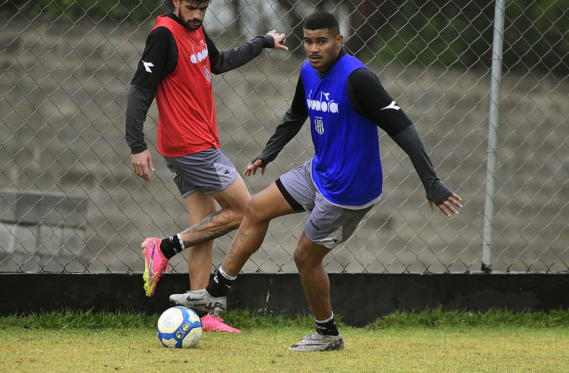 Sob comando de Nelsinho Baptista, Jeh ganha protagonismo no ataque da Ponte Preta