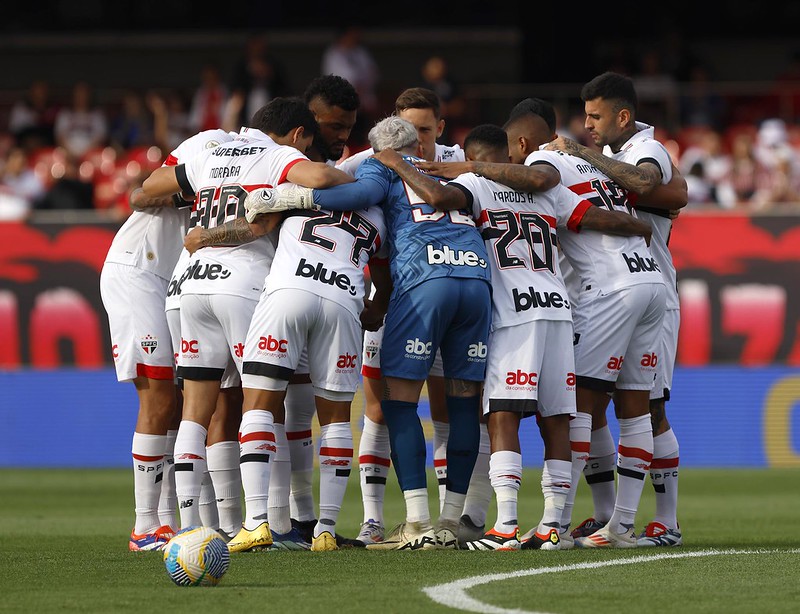 Completo, São Paulo está em Montevidéu para encarar Nacional pela Libertadores