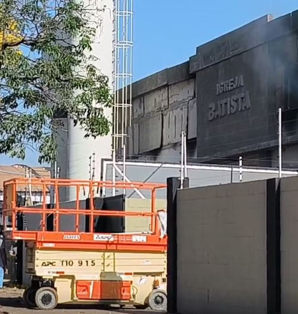 Incêndio atinge igreja em Cosmópolis neste sábado