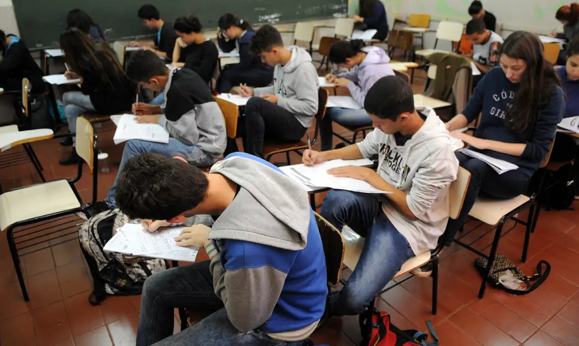 Pagamento a novos beneficiários do programa Pé-de-Meia começa na próxima segunda-feira (26)
