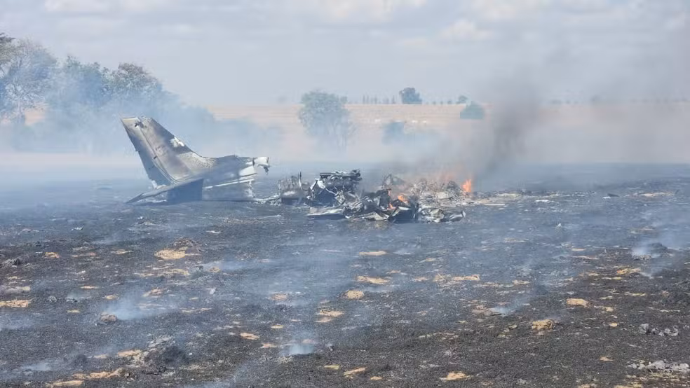 Com destino a Socorro, avião cai e três ocupantes morrem