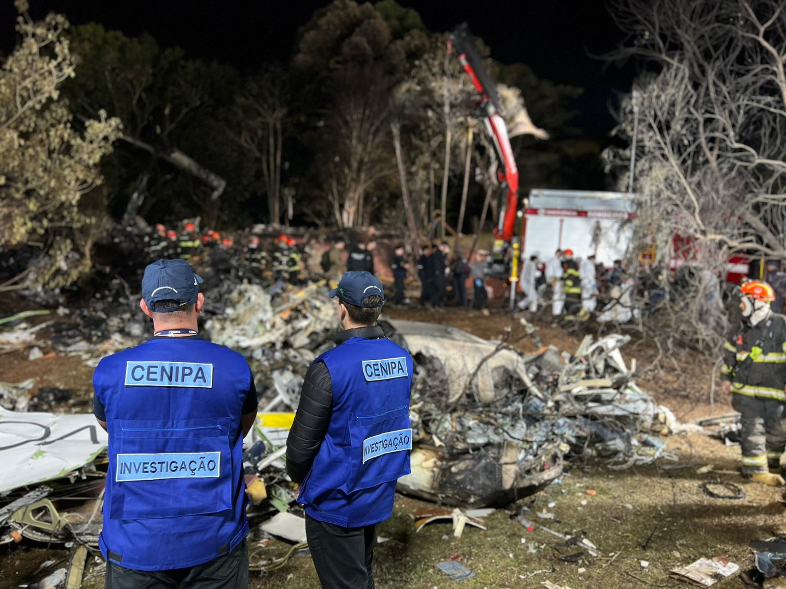 Técnicos franceses chegam ao local onde avião caiu em Vinhedo
