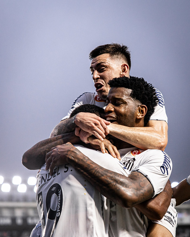Após vitória, técnico Fábio Carille se sente respaldado pela diretoria do Santos