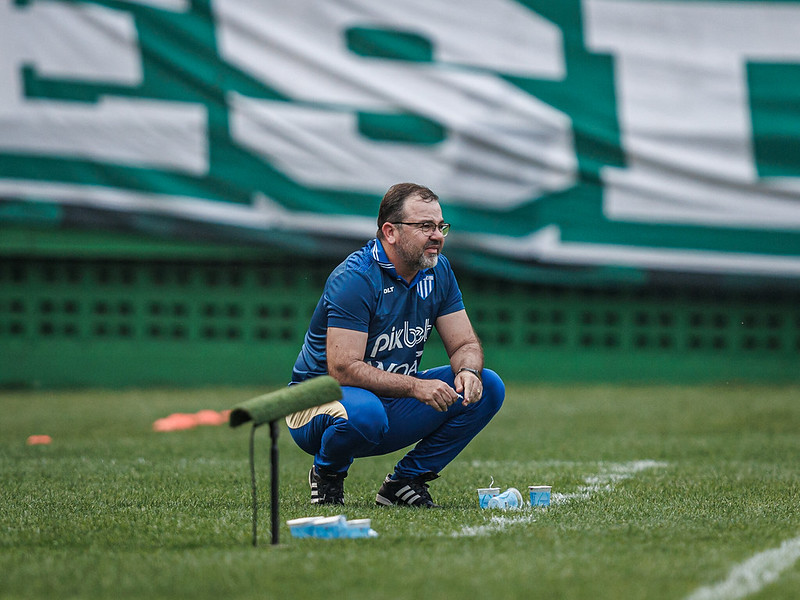 Técnico Enderson Moreira terá retornos importantes no Avaí para enfrentar o Bugre
