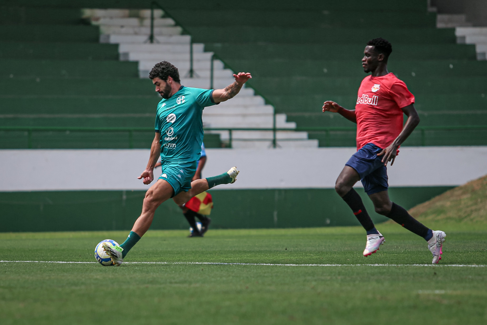 Bruno Mendes participa de jogo-treino e pode reforçar o Guarani na reta final da Série B