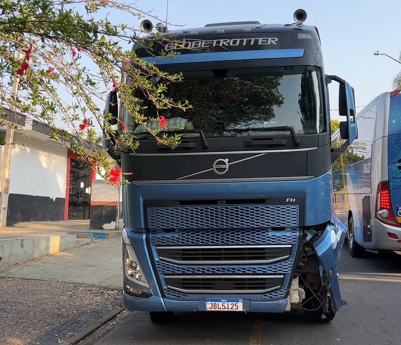 Caminhão roubado em Santo Antônio de Posse é recuperado após perseguição na SP-340