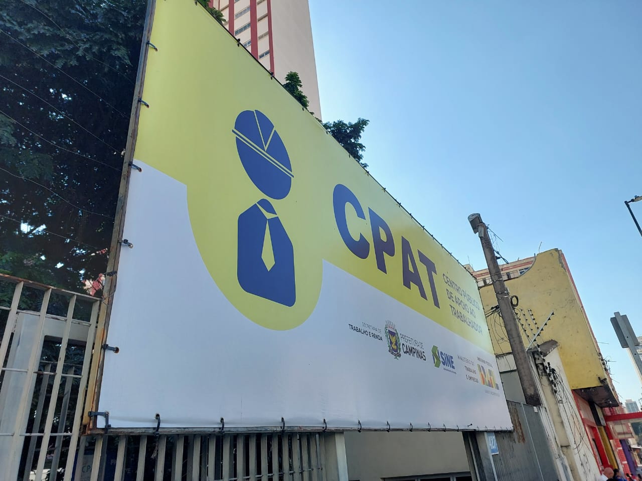 CPAT faz mutirão para preencher 44 vagas de farmacêutico e operador de caixa