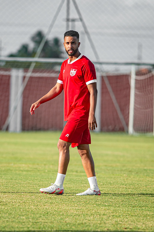 Bruno Pivetti pode apostar em lateral-esquerdo Jorge entre os titulares do CRB para enfrentar a Ponte