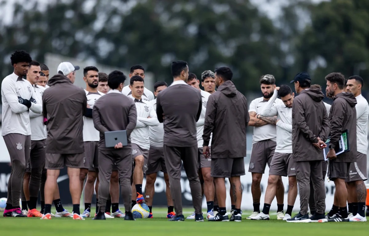 Diretoria confirma lesão de atacante Héctor Hernández no Corinthians
